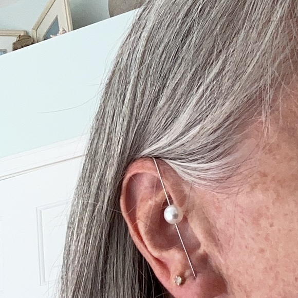 Free People crawler earrings for pierced earrings .925 silver w/pearl accent - Picture 2 of 3